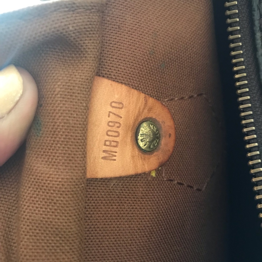Louis Vuitton bag. Pre-owned and used item. - Picture 3 of 7